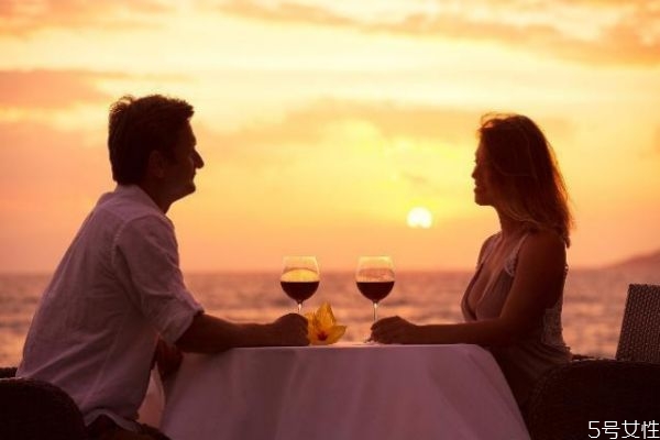 男朋友對自己越來越冷淡怎么回事 為什么男朋友突然冷淡 男朋友對自己越來越冷淡怎么回事 為什么男朋友突然冷淡