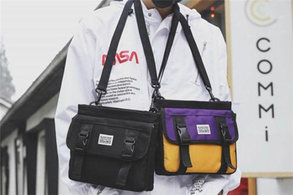 男生背什么斜挎包好看 男生適合背什么斜挎包 男生背什么斜挎包好看 男生適合背什么斜挎包