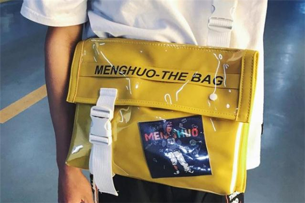 男生背什么斜挎包好看 男生適合背什么斜挎包 男生背什么斜挎包好看 男生適合背什么斜挎包