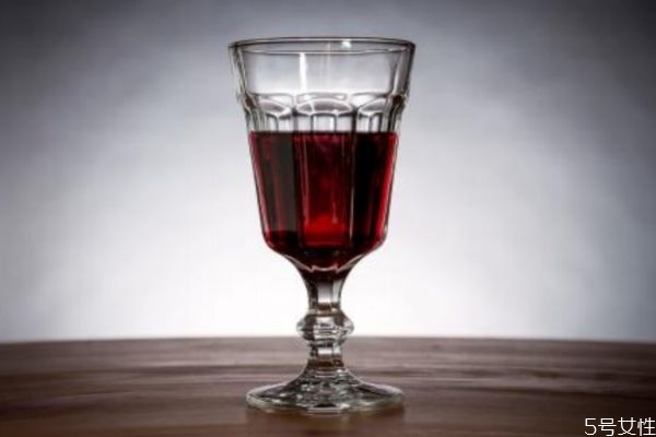 什么是酒精呢 酒精有什么作用呢 什么是酒精呢 酒精有什么作用呢