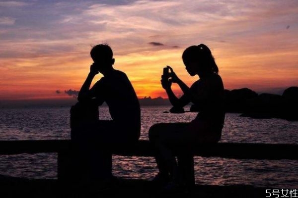 男朋友對自己越來越冷淡怎么回事 為什么男朋友突然冷淡 男朋友對自己越來越冷淡怎么回事 為什么男朋友突然冷淡