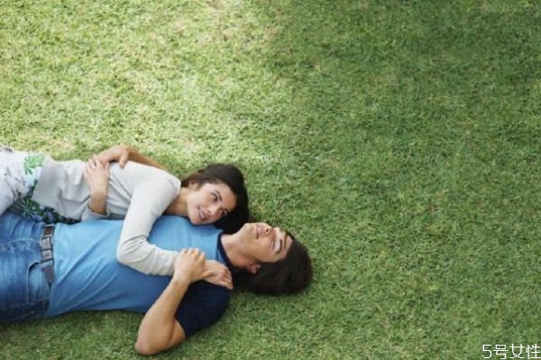 男朋友對自己越來越冷淡怎么回事 為什么男朋友突然冷淡 男朋友對自己越來越冷淡怎么回事 為什么男朋友突然冷淡