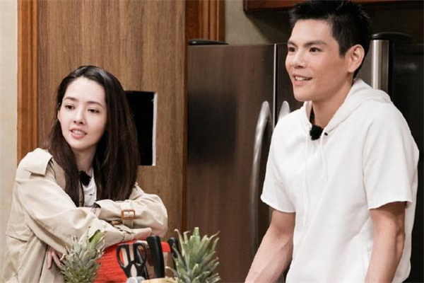 對(duì)象有異性固定聊天對(duì)象該介意嗎 如何看待異性聊天對(duì)象 對(duì)象有異性固定聊天對(duì)象該介意嗎 如何看待異性聊天對(duì)象