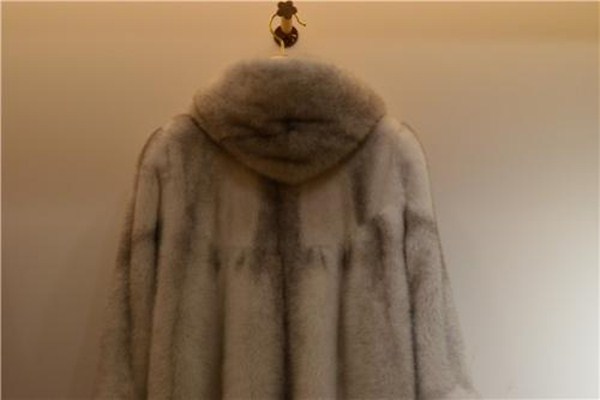 金貂絨大衣的價格如何 怎么鑒別金貂絨大衣品質(zhì) 金貂絨大衣的價格如何 怎么鑒別金貂絨大衣品質(zhì)