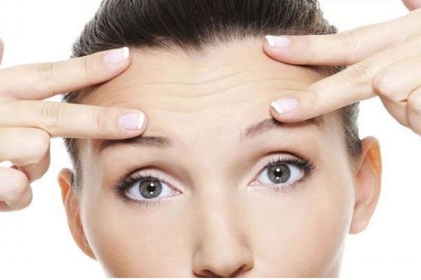 什么會造成抬頭紋嚴重呢 抬頭紋加重的原因有什么呢 什么會造成抬頭紋嚴重呢 抬頭紋加重的原因有什么呢