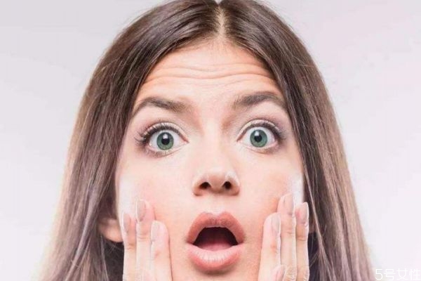 解決抬頭紋的辦法有什么呢 什么可以去除抬頭紋呢 解決抬頭紋的辦法有什么呢 什么可以去除抬頭紋呢