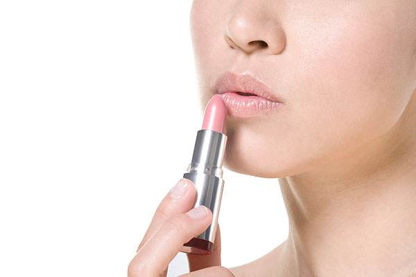 長期涂變色唇膏有危害嗎 長期涂變色唇膏有什么危害 長期涂變色唇膏有危害嗎 長期涂變色唇膏有什么危害