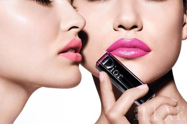 長期涂變色唇膏有危害嗎 長期涂變色唇膏有什么危害 長期涂變色唇膏有危害嗎 長期涂變色唇膏有什么危害