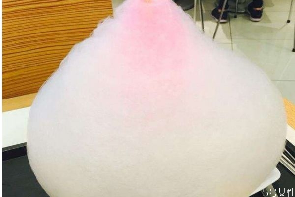 棉花糖是用什么做的呢 如何自制棉花糖呢 棉花糖是用什么做的呢 如何自制棉花糖呢