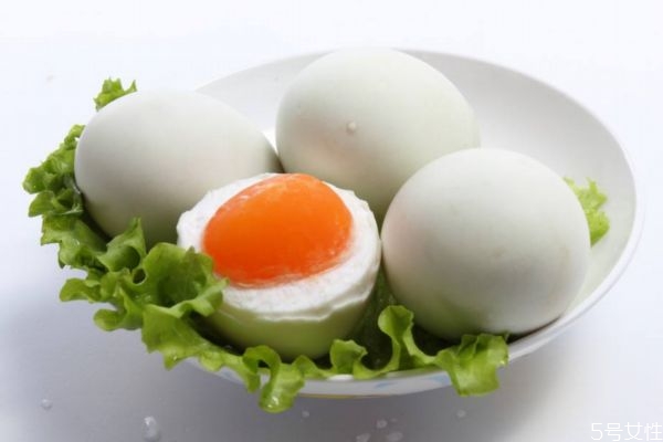 鴨蛋有什么營(yíng)養(yǎng)價(jià)值呢 吃鴨蛋有什么作用呢 鴨蛋有什么營(yíng)養(yǎng)價(jià)值呢 吃鴨蛋有什么作用呢