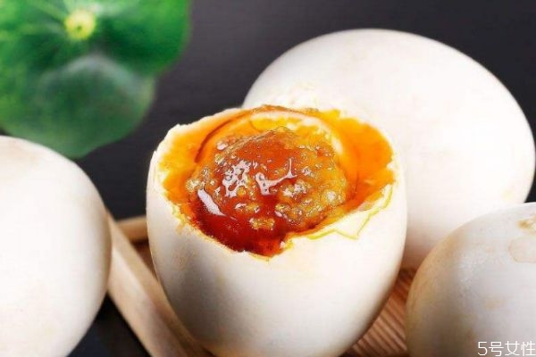 鴨蛋有什么營(yíng)養(yǎng)價(jià)值呢 吃鴨蛋有什么作用呢 鴨蛋有什么營(yíng)養(yǎng)價(jià)值呢 吃鴨蛋有什么作用呢