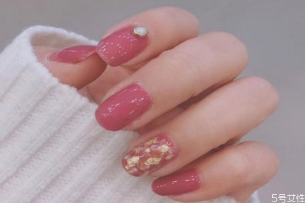 怎樣涂指甲油干得快 涂指甲注意事項 怎樣涂指甲油干得快 涂指甲注意事項