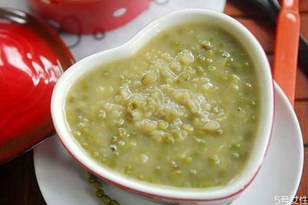 綠豆沙應(yīng)該怎么做呢 綠豆沙有什么營養(yǎng)價(jià)值呢 綠豆沙應(yīng)該怎么做呢 綠豆沙有什么營養(yǎng)價(jià)值呢