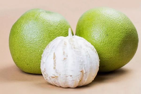 吃柚子對(duì)皮膚有好處嗎 能夠護(hù)膚的水果有哪些 吃柚子對(duì)皮膚有好處嗎 能夠護(hù)膚的水果有哪些