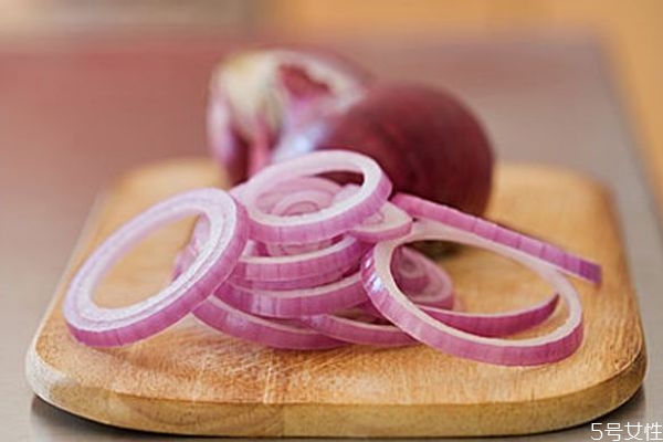 洋蔥有什么營養(yǎng)價(jià)值呢 吃洋蔥有什么好處呢 洋蔥有什么營養(yǎng)價(jià)值呢 吃洋蔥有什么好處呢