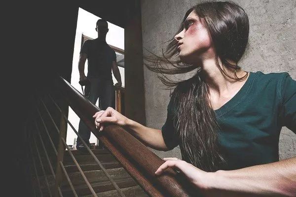 打老婆的男人還會有下一次嗎 家暴一次能判離婚嗎 打老婆的男人還會有下一次嗎 家暴一次能判離婚嗎