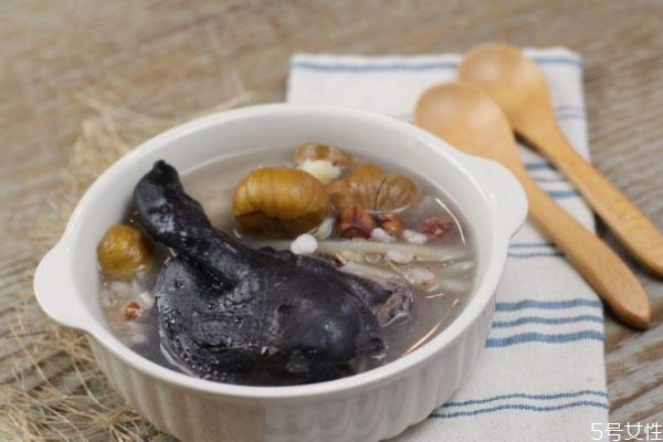 烏雞湯的熱量高嗎 喝烏雞湯會長胖嗎 烏雞湯的熱量高嗎 喝烏雞湯會長胖嗎