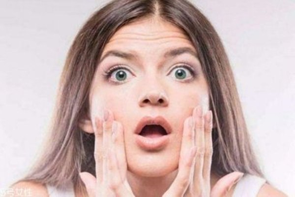 抬頭紋形成的原因 怎么預(yù)防抬頭紋 抬頭紋形成的原因 怎么預(yù)防抬頭紋