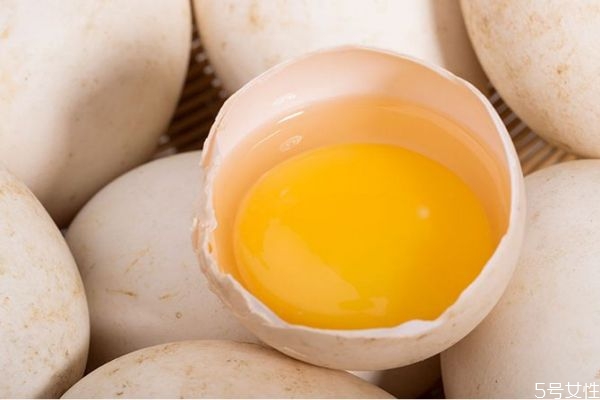 鵝蛋有什么營(yíng)養(yǎng)價(jià)值呢 吃鵝蛋有什么好處呢 鵝蛋有什么營(yíng)養(yǎng)價(jià)值呢 吃鵝蛋有什么好處呢