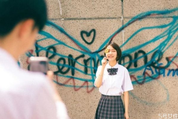 被求婚女生該說(shuō)什么 被求婚應(yīng)該怎么回復(fù) 被求婚女生該說(shuō)什么 被求婚應(yīng)該怎么回復(fù)