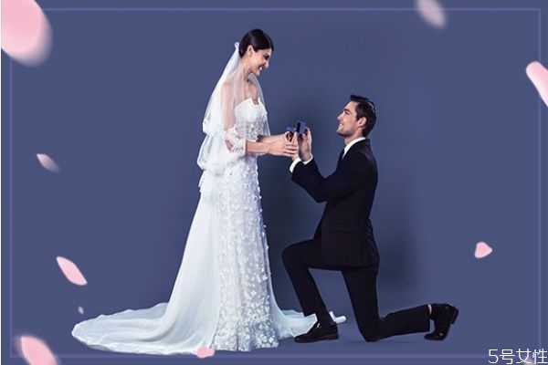 怎么向女朋友求婚 最佳十種浪漫求婚方式 怎么向女朋友求婚 最佳十種浪漫求婚方式