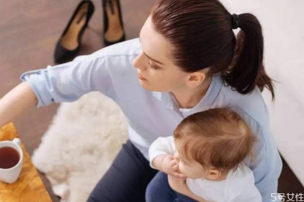 照顧孩子是妻子一個(gè)人義務(wù)嗎 父親應(yīng)不應(yīng)該照顧孩子呢 照顧孩子是妻子一個(gè)人義務(wù)嗎 父親應(yīng)不應(yīng)該照顧孩子呢