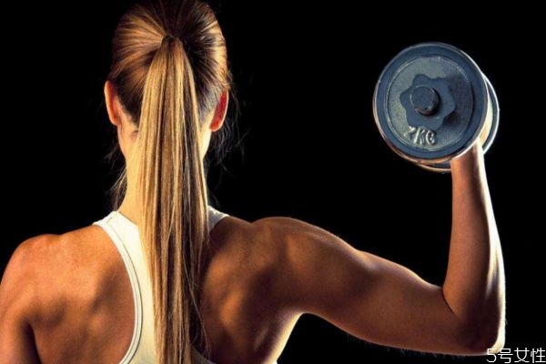 啞鈴應(yīng)該怎么使用呢 舉啞鈴的好處有什么呢 啞鈴應(yīng)該怎么使用呢 舉啞鈴的好處有什么呢