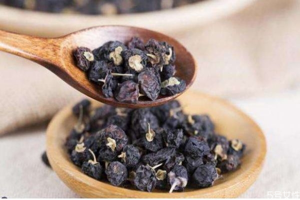 什么是黑枸杞呢 黑枸杞有什么作用呢 什么是黑枸杞呢 黑枸杞有什么作用呢