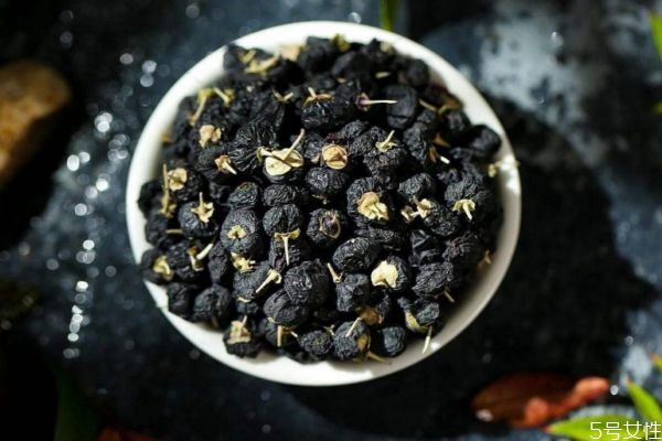 吃黑枸杞要注意什么呢 孕婦可以吃黑枸杞嗎 吃黑枸杞要注意什么呢 孕婦可以吃黑枸杞嗎