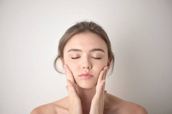 為什么臉上不停長痘痘 頻繁長痘痘的原因 為什么臉上不停長痘痘 頻繁長痘痘的原因