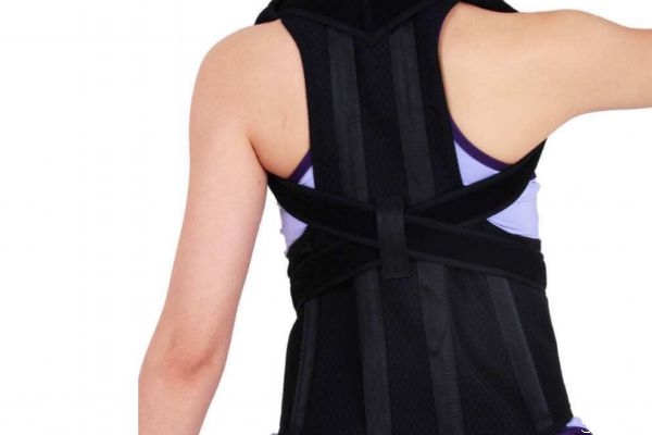 駝背是怎么造成的呢 造成駝背的原因有什么呢 駝背是怎么造成的呢 造成駝背的原因有什么呢