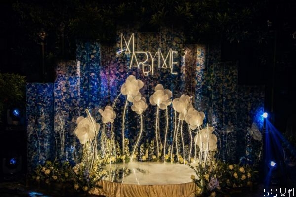 怎么求婚讓女友驚喜 求婚準(zhǔn)備清單 怎么求婚讓女友驚喜 求婚準(zhǔn)備清單