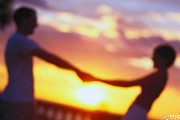 婚前應該同居嗎 婚前應不應該住在一起 婚前應該同居嗎 婚前應不應該住在一起