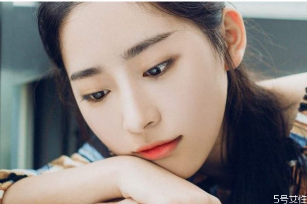 為什么瘦人會有雙下巴嗎 雙下巴造成的原因有什么呢 為什么瘦人會有雙下巴嗎 雙下巴造成的原因有什么呢