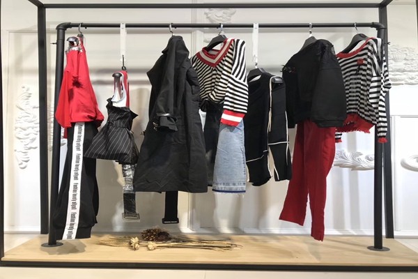 打底衫可以當(dāng)秋衣穿嗎 打底衫怎么搭配好看 打底衫可以當(dāng)秋衣穿嗎 打底衫怎么搭配好看