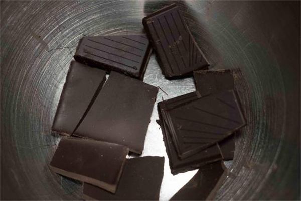 黑巧克力純度多少最好 吃黑巧克力的最佳時(shí)間 黑巧克力純度多少最好 吃黑巧克力的最佳時(shí)間