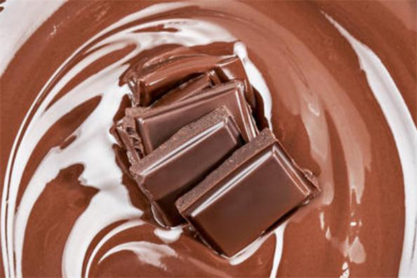 黑巧克力可以空腹吃嗎 黑巧克力可以緩解低血糖嗎 黑巧克力可以空腹吃嗎 黑巧克力可以緩解低血糖嗎