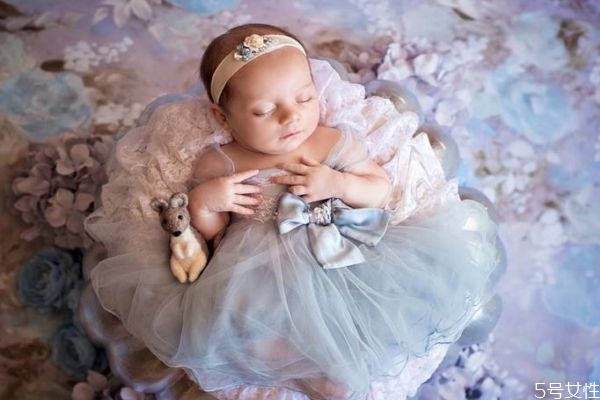 兩個(gè)字的姓如何給孩子取名呢 4個(gè)字的名字這么取呢 兩個(gè)字的姓如何給孩子取名呢 4個(gè)字的名字這么取呢