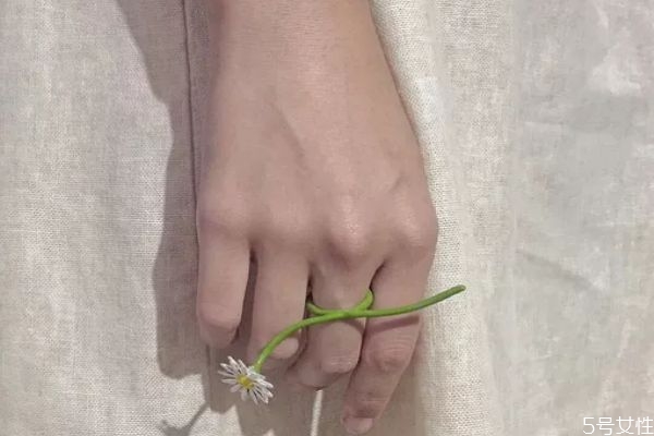 如何用朋友圈挽回前任 分手后怎么發(fā)朋友圈吸引對方 如何用朋友圈挽回前任 分手后怎么發(fā)朋友圈吸引對方