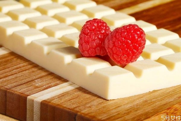 白巧克力的熱量高嗎 吃白巧克力會(huì)長(zhǎng)胖嗎 白巧克力的熱量高嗎 吃白巧克力會(huì)長(zhǎng)胖嗎