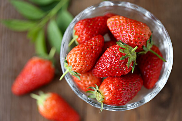 洗草莓為什么不能摘蒂 怎樣洗草莓又快又干凈 洗草莓為什么不能摘蒂 怎樣洗草莓又快又干凈