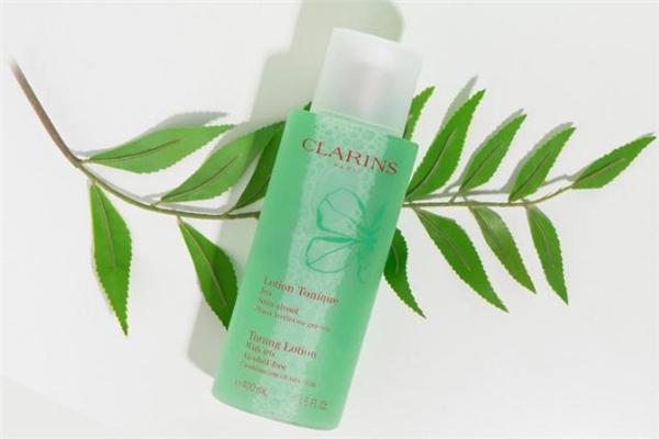 嬌韻詩綠水配什么乳液 嬌韻詩綠水可以當爽膚水用嗎 嬌韻詩綠水配什么乳液 嬌韻詩綠水可以當爽膚水用嗎