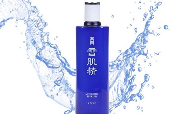 化妝水可以用在眼部嗎 化妝水可以涂在眼周圍嗎 化妝水可以用在眼部嗎 化妝水可以涂在眼周圍嗎