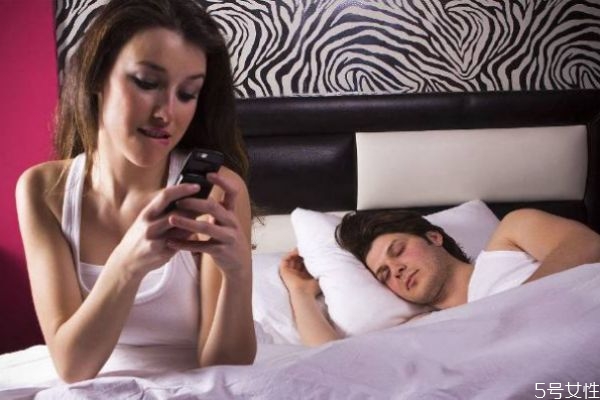 老婆外遇表現(xiàn)是什么 老婆出軌的幾種特征 老婆外遇表現(xiàn)是什么 老婆出軌的幾種特征