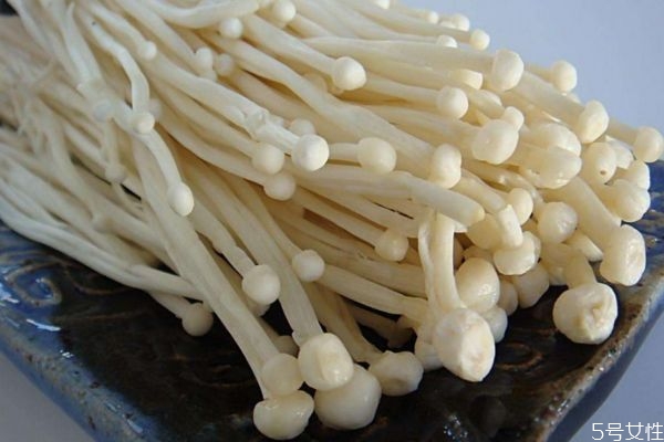 吃金針菇的注意什么呢 可以經(jīng)常吃金針菇嗎 吃金針菇的注意什么呢 可以經(jīng)常吃金針菇嗎