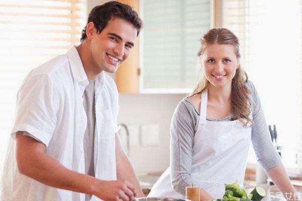 談戀愛一定要發(fā)朋友圈嗎 談戀愛一定要發(fā)朋友圈嗎