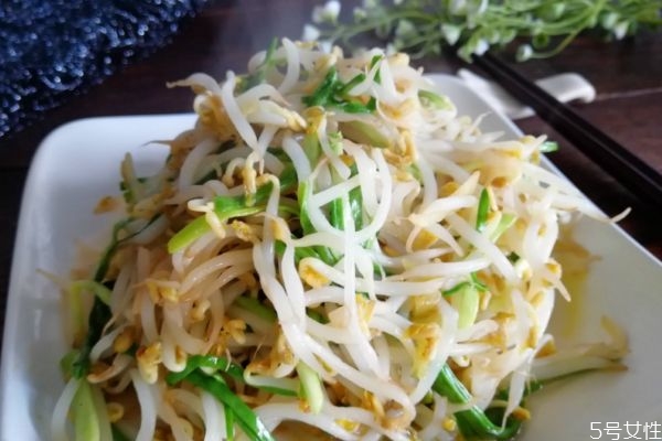 綠豆芽的營(yíng)養(yǎng)價(jià)值有什么呢 吃綠豆芽有什么作用呢 綠豆芽的營(yíng)養(yǎng)價(jià)值有什么呢 吃綠豆芽有什么作用呢