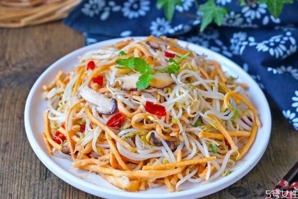 綠豆芽的營(yíng)養(yǎng)價(jià)值有什么呢 吃綠豆芽有什么作用呢 綠豆芽的營(yíng)養(yǎng)價(jià)值有什么呢 吃綠豆芽有什么作用呢