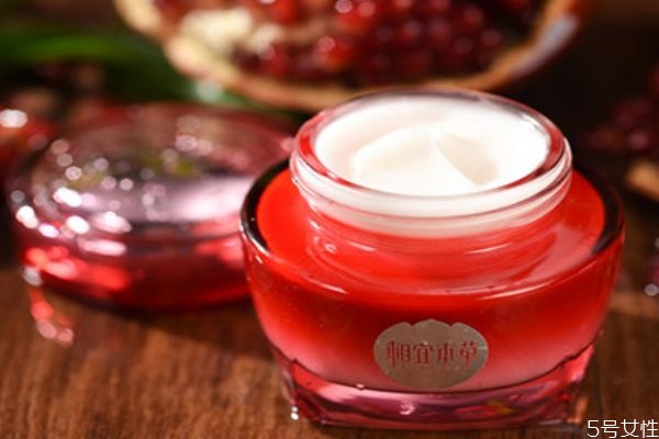 相宜本草紅石榴鮮活亮白面霜好用嗎 相宜本草紅石榴面霜 相宜本草紅石榴鮮活亮白面霜好用嗎 相宜本草紅石榴面霜