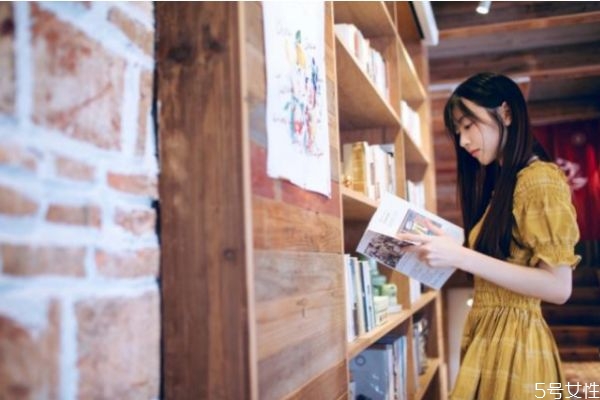 女生怎么吸引男生注意力 女生吸引男生注意力的行為 女生怎么吸引男生注意力 女生吸引男生注意力的行為